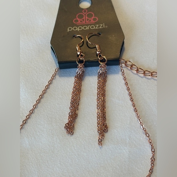 Elegant Rose Gold Pendant Necklace - Picture 5 of 6